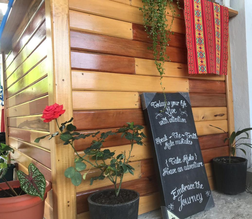 La Terraza Hostel Flores Bagian luar foto
